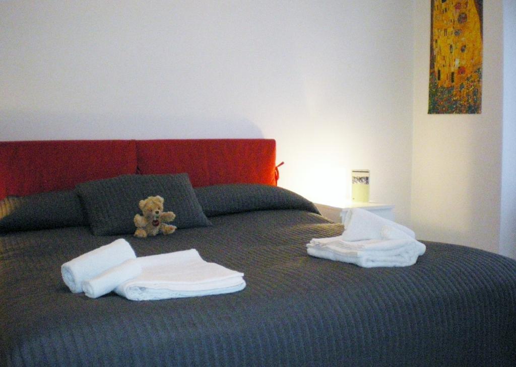 Apartment Melozzo Μιλάνο Δωμάτιο φωτογραφία